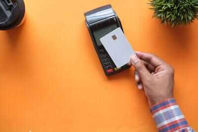 Customer making contactless purchase